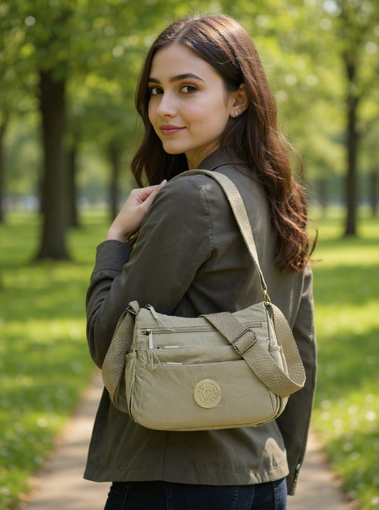 💐Damską torebkę na ramię w jednolitym kolorze – z wieloma kieszeniami i zapięciem na zamek 🔐👛